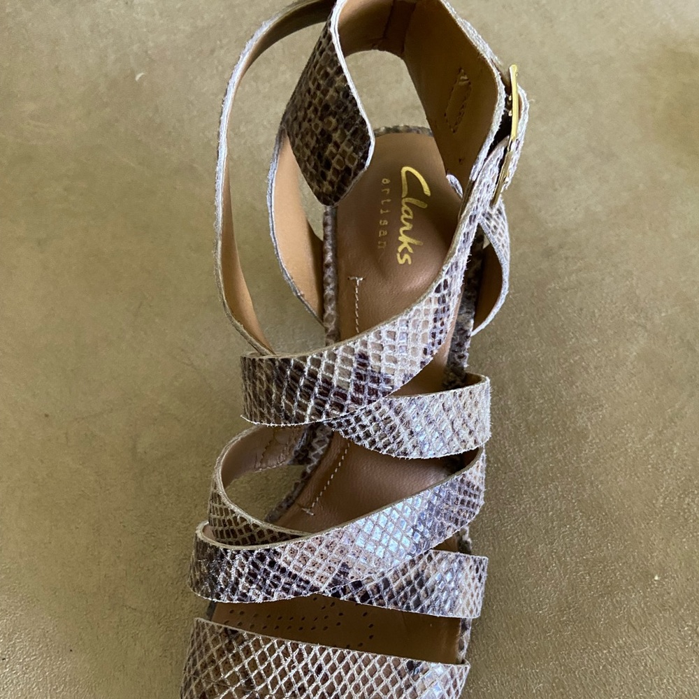Clarks Ranae Estelle Snakeskin print with stack heel & open toe size 7 - Picture 14 of 16